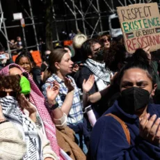 Após prisões em Columbia, protestos contra a guerra em Gaza se espalham por universidades dos EUA