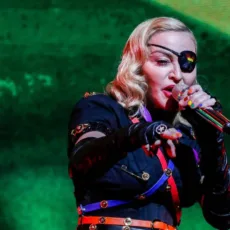 Madonna no Rio: loja oficial tem terço de R$ 1 mil, ‘camisa da Seleção’ e outros itens; veja