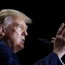 Trump conspirou para minar integridade da eleição presidencial, diz promotoria