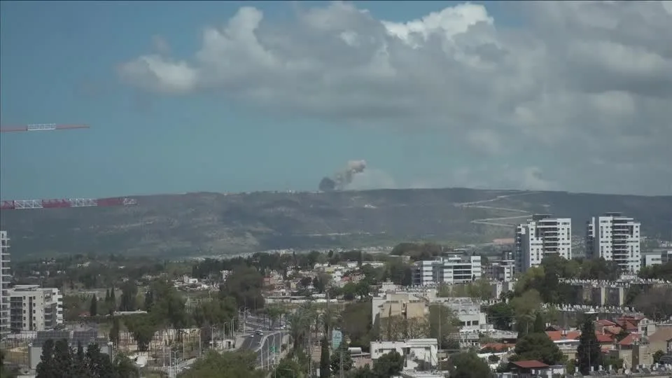 Israel ataca Hezbollah no Líbano após grupo derrubar drone israelense