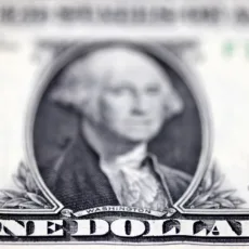 Dólar hoje fecha em alta após 3ª quedas consecutivas, com ajuda do exterior