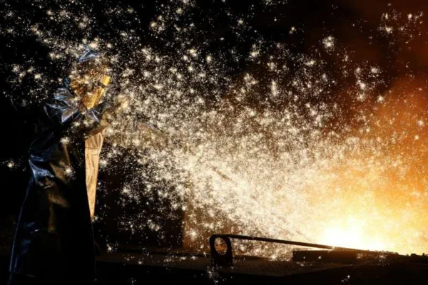 Setores da indústria elogiam taxação sobre aço chinês, mas ainda calculam impactos