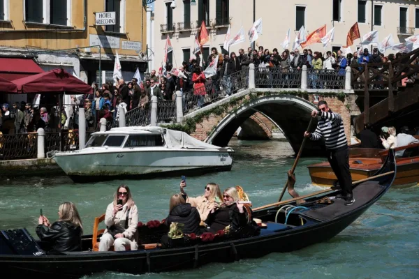 Veneza começa a cobrar taxa de turistas nesta quinta (25); veja quem tem que pagar