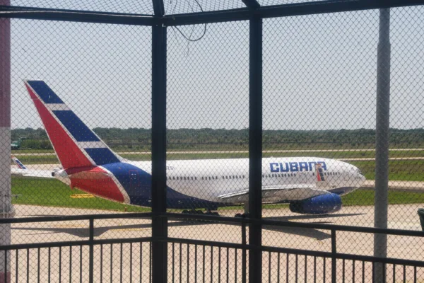 Companhia aérea de Cuba cancela voos após Argentina se negar a vender combustível