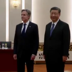 Blinken se encontra com Xi Jinping em Pequim e alerta sobre apoio chinês à Rússia
