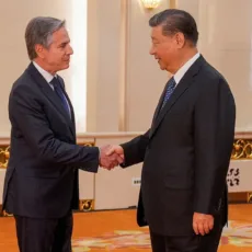 Blinken se reúne com Xi em Pequim e levanta preocupações sobre apoio chinês à Rússia