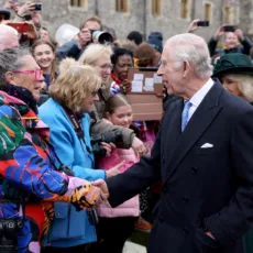 Rei Charles retoma funções públicas após diagnóstico de câncer