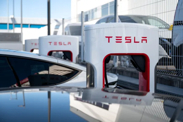 Tesla corta quase toda equipe de rede de carregamento – e afeta outras montadoras