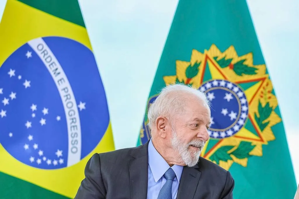 Lula chega no RJ para impulsionar alianças em preparação para as eleições municipais