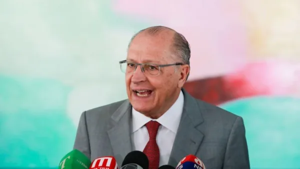 Ao vivo: Alckmin participa de fórum do BNDES