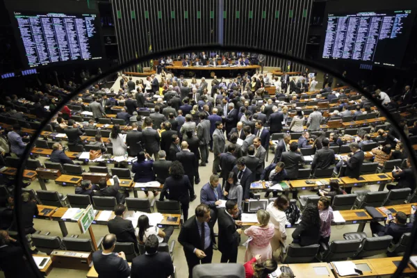 Congresso adia sessão que analisaria vetos de Lula
