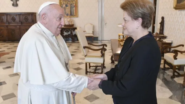 Dilma se encontra com o papa Francisco no Vaticano