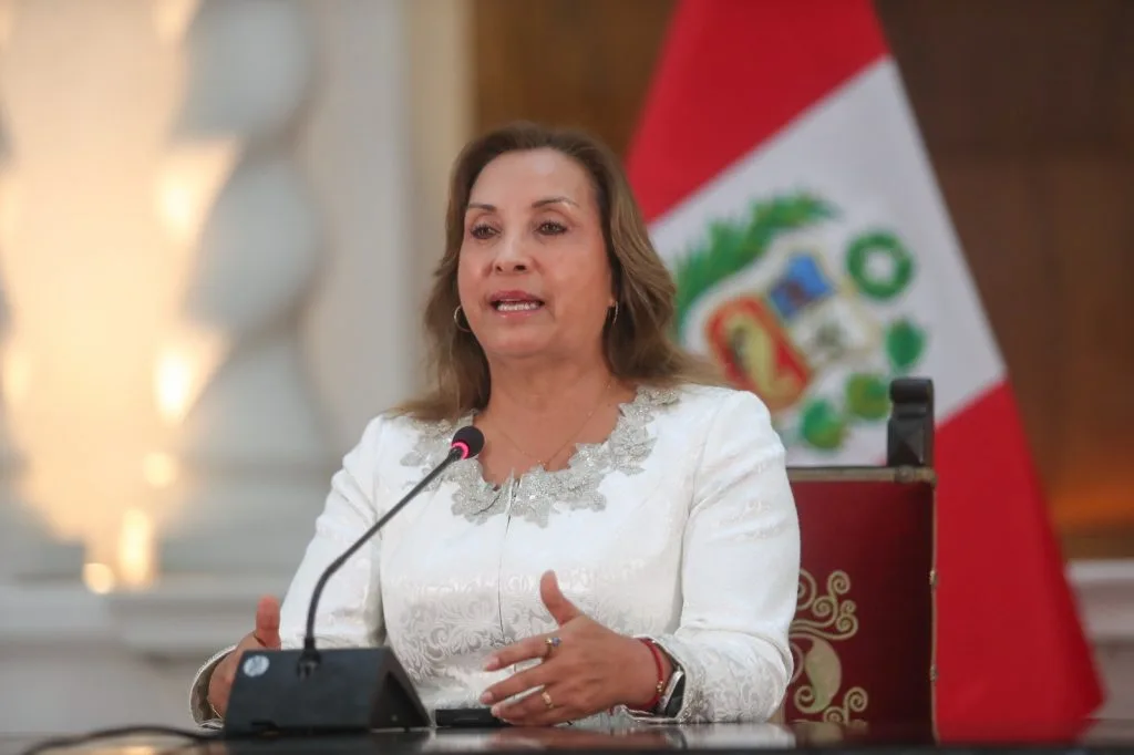 Crusoé: Presidente do Peru é convocada para mostrar relógios Rolex
