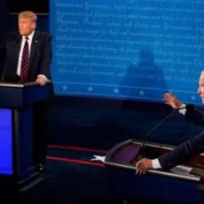 Biden agora diz que participaria de debate com Trump