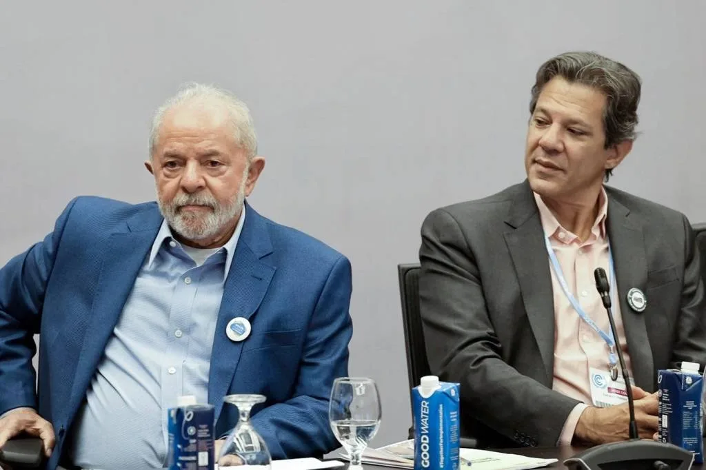 Lula convoca Haddad para discutir crise na Petrobras