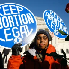 Câmara baixa do Arizona aprova revogação de lei do século XIX que veta aborto em todos os casos