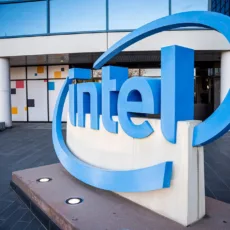 Intel cai após previsão morna aumentar temores sobre retorno à liderança do mercado