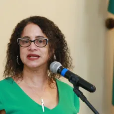 Lula se confunde e chama Luciana Santos de ministra de Minas e Energia