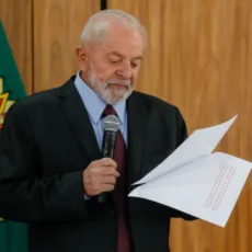 Lula diz que distribuirá panfletos com feitos do governo no Congresso