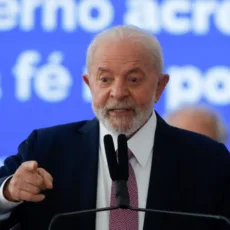 Bancos não foram preparados pra receber pobre, diz Lula