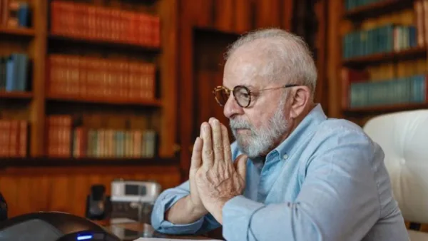 Lula diz querer um “telefone para reclamarem do governo”