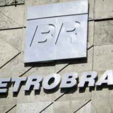 Ações da Petrobras sobem com decisão de pagar dividendos