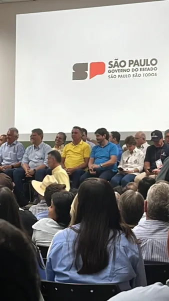 Convidado por Tarcísio, Bolsonaro é ovacionado em Ribeirão Preto