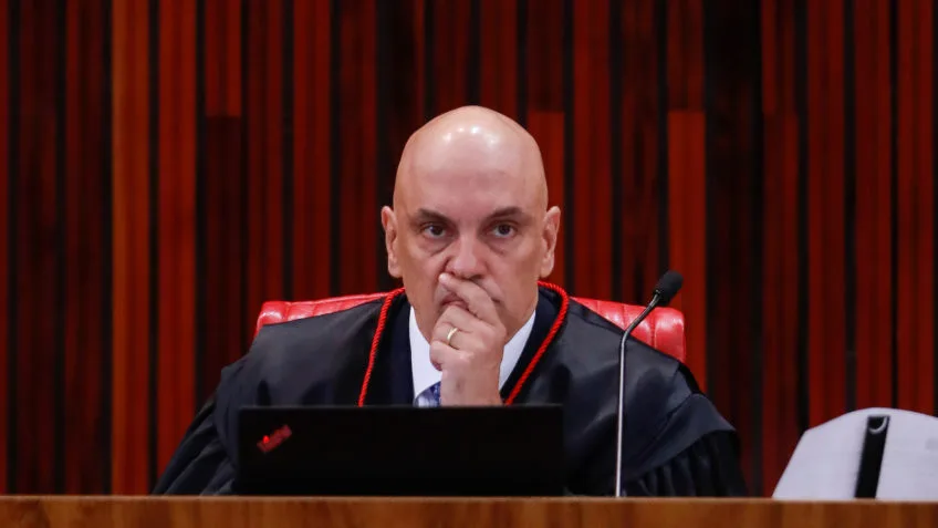 PF deveria investigar Moraes por possível abuso em 2022, diz advogado