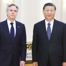 Blinken se reúne com Xi Jinping em último dia de viagem à China