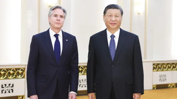 Blinken se reúne com Xi Jinping em último dia de viagem à China
