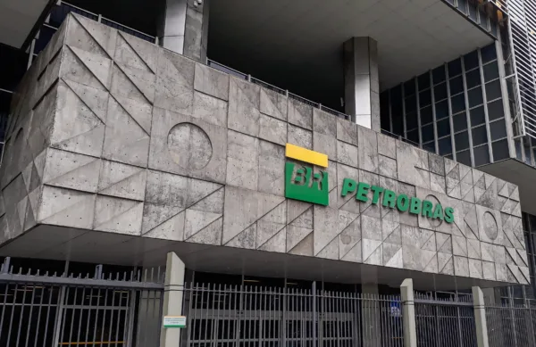 Petrobras (PETR4): ações sobem em dia decisivo sobre pagamento de dividendos