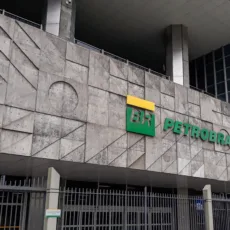 Petrobras (PETR4): ações sobem após decisão sobre pagamento de dividendos