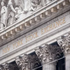 Bolsa de Nova York estuda operar 24 horas por dia, diz Financial Times
