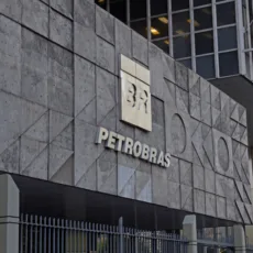 Petrobras (PETR3;PETR4) responde pedido de acionistas; entenda