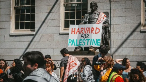 100 manifestantes pró-Palestina são detidos em universidade dos EUA