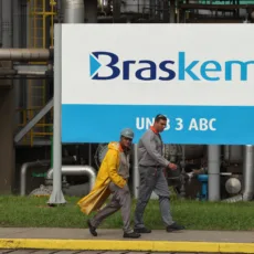 Braskem (BRKM5): ações recuam e podem encerrar o mês em baixa de 20%