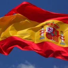 E agora, investidor? Espanha que encerrar o ‘visto gold’; entenda quem se beneficia dele e o que está em jogo