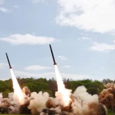 Coreia do Norte faz 1ª simulação de contra-ataque nuclear