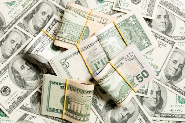 Moedas globais: dólar avança apoiado pela divulgação de índice dos EUA