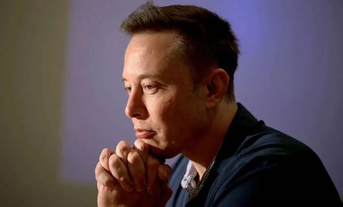 Elon Musk prevê que IA será mais esperta que o ser humano mais inteligente até 2026