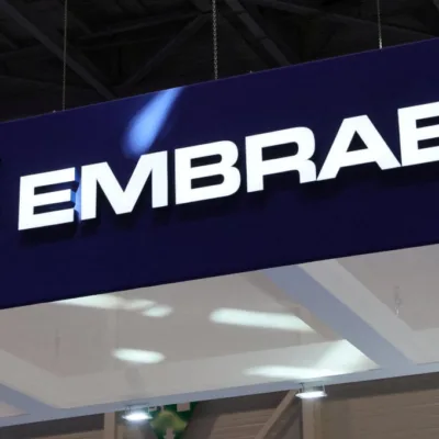 Rota seguida por Embraer (EMBR3) em 2024 terá turbulências? Confira a recomendação para as ações