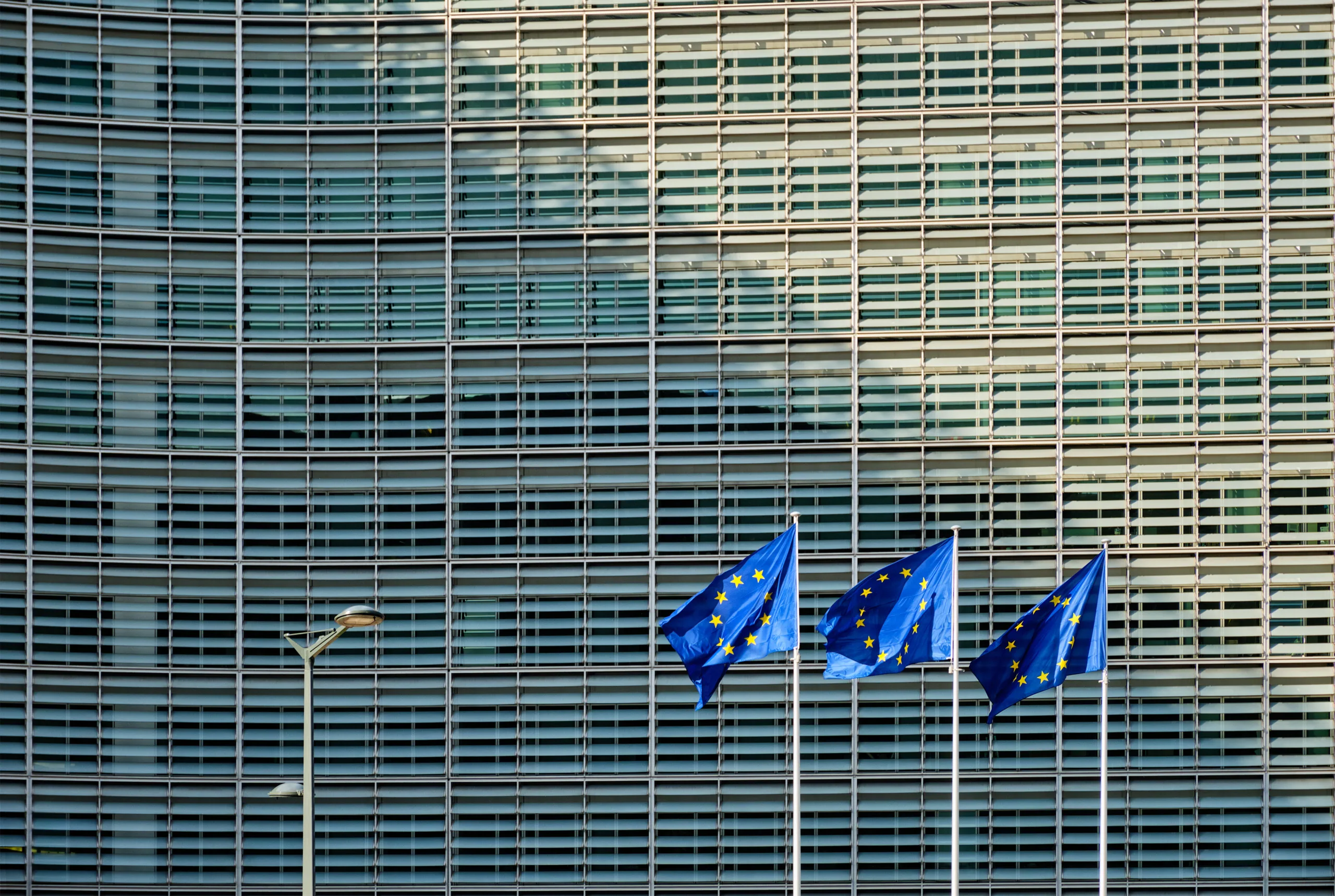 Bolsas da Europa operam sem direção única, de olho em noticiário corporativo