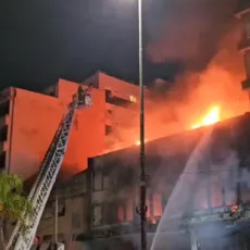 Incêndio em pousada de Porto Alegre (RS) deixa 10 mortos