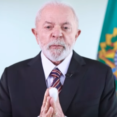 Lula anuncia que Pé-de-Meia terá mais 1,2 milhão de estudantes
