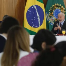 Lula critica “extrema-direita” global: “Só o México está tranquilo”