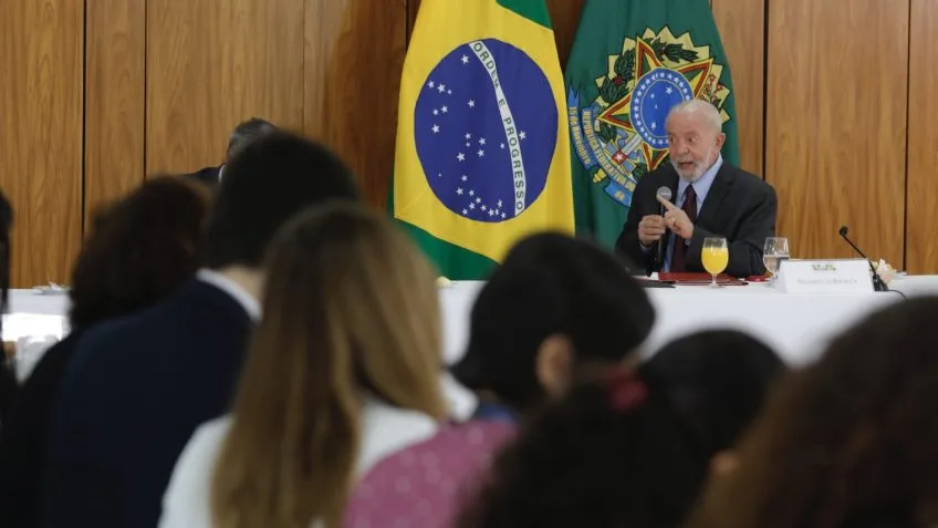 Lula critica “extrema-direita” global: “Só o México está tranquilo”