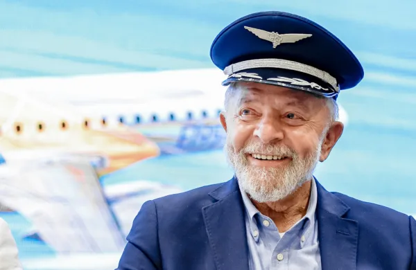 Na Embraer, Lula diz que frota de aviões “está muito ruim”: “Precisamos comprar mais”