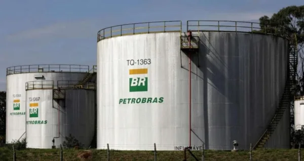 Ministro vê ‘correção de rumo’ na Petrobras (PETR4) após polêmicas com CEO