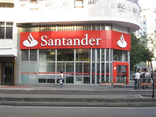 Santander (SANB11) vai usar Pix para atrair cliente para segmento “free”