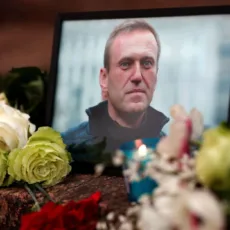 Inteligência dos EUA acredita que Putin não ordenou morte de Navalny, diz jornal